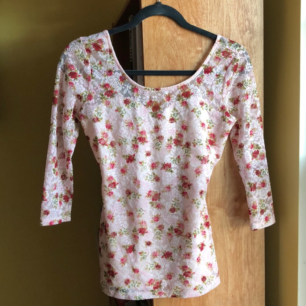 Floral lace Guess shirt 3/4 sleeve